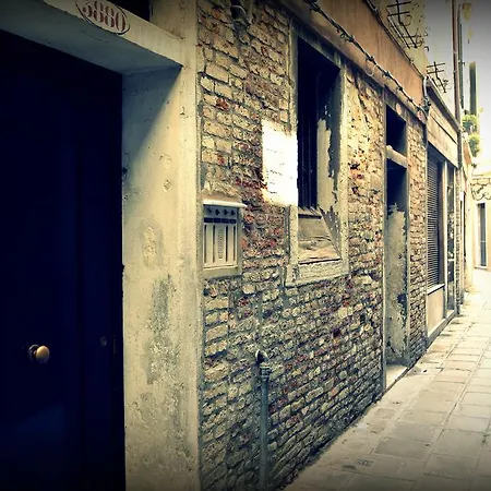 Apartment Arsenale 3880 *