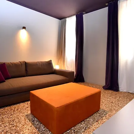 Apartment Arsenale 3880 *